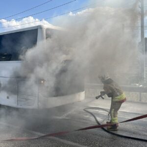 manisada yolcu otobusu alev aldi Rq4CIIIt