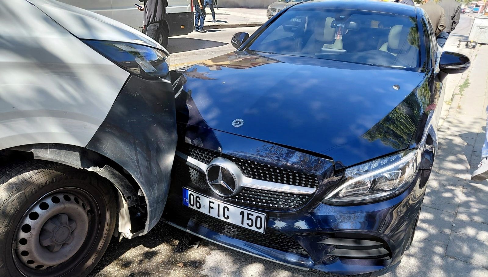 ankarada iki otomobil carpisti 2 yarali NZXSdhZb