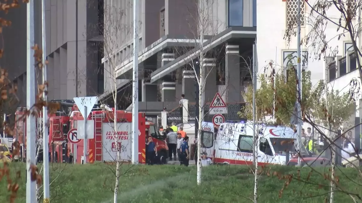 umraniyede kanalizasyon calismasinda isci gocuk altinda kaldi aq7ZuIJC