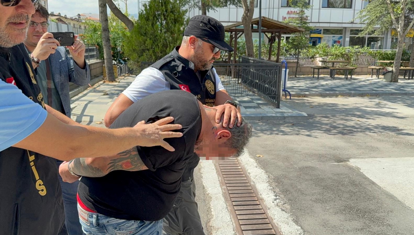 valiye hakarete gozalti kbnJEGtk