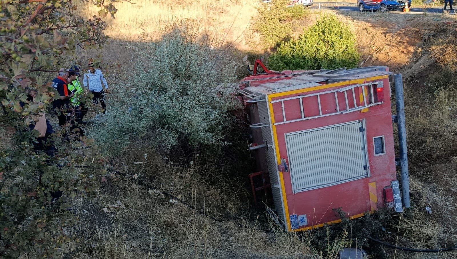 yangina giden itfaiye araci kaza yapti 69tmNWN5