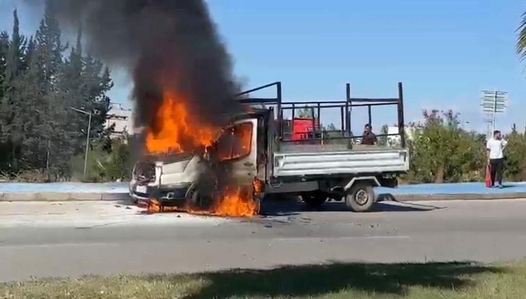 adanada kamyonet alev alev yandi wifXvzWF