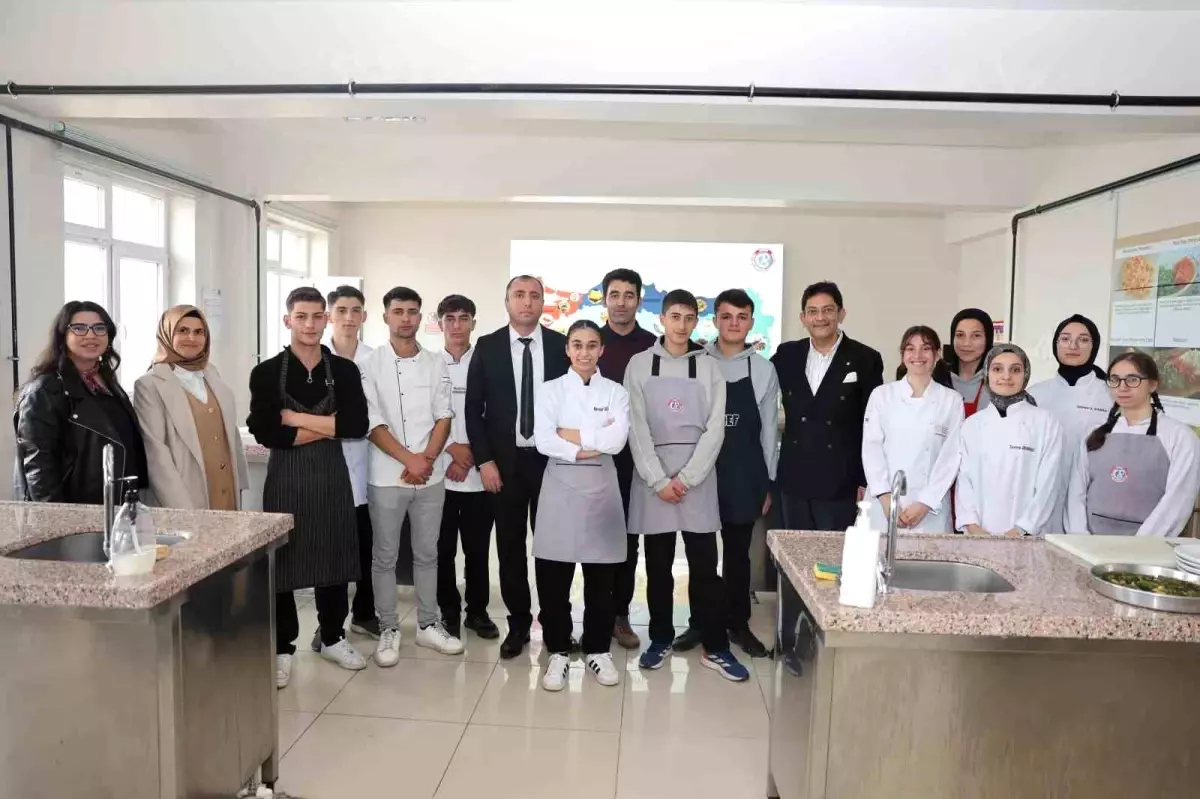 baskan hakan oral aziziye cok programli anadolu lisesini ziyaret etti knrDcyXv.jpg