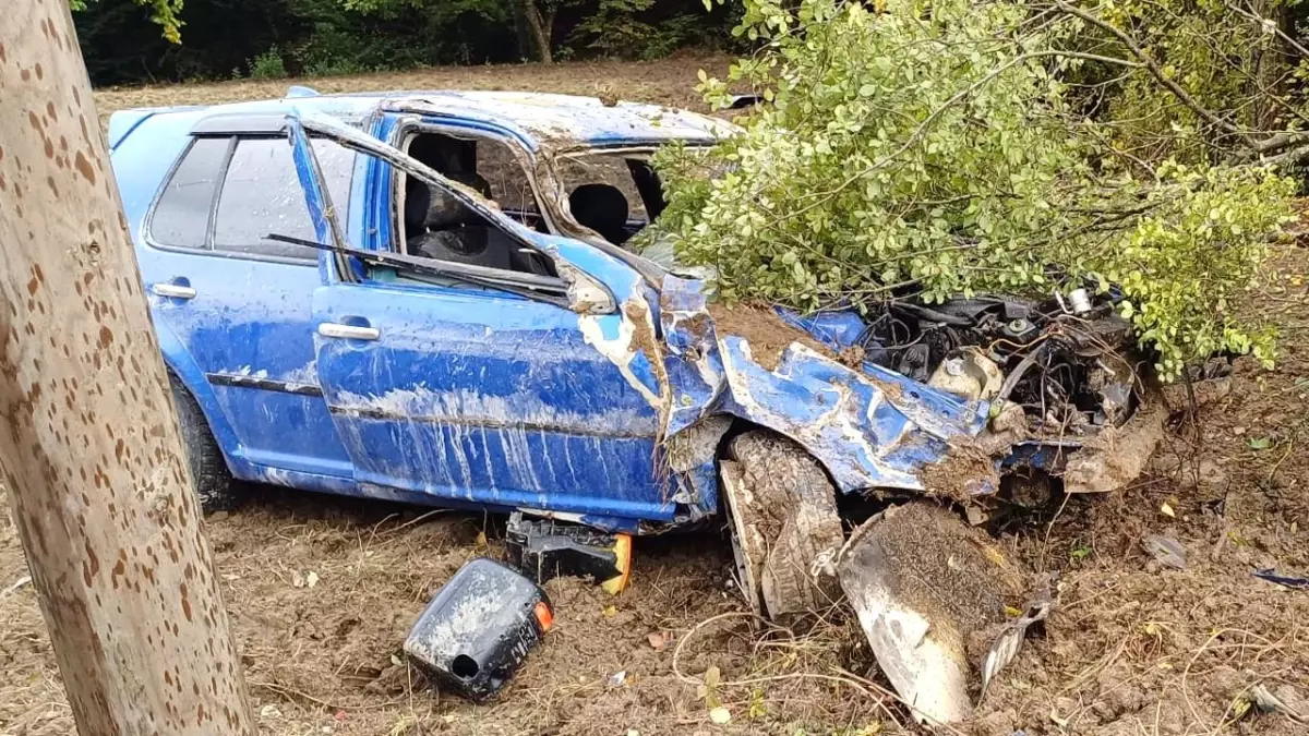 boluda yagmur sonrasi kontrolden cikan otomobil tarlaya uctu XBw7LTaz.jpg