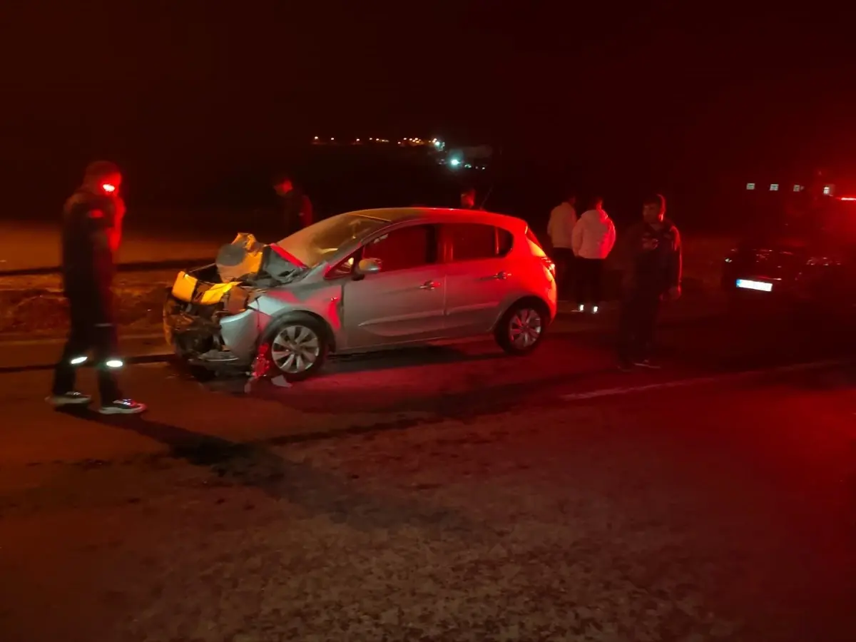 esege carpan otomobilin surucusu yaralandi sSTwtIUZ.jpg