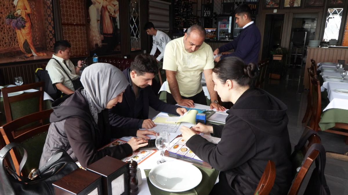 istanbulda 4 turistin 59 bin lira hesap odedigi restoranda denetim SqjbqORg.jpg