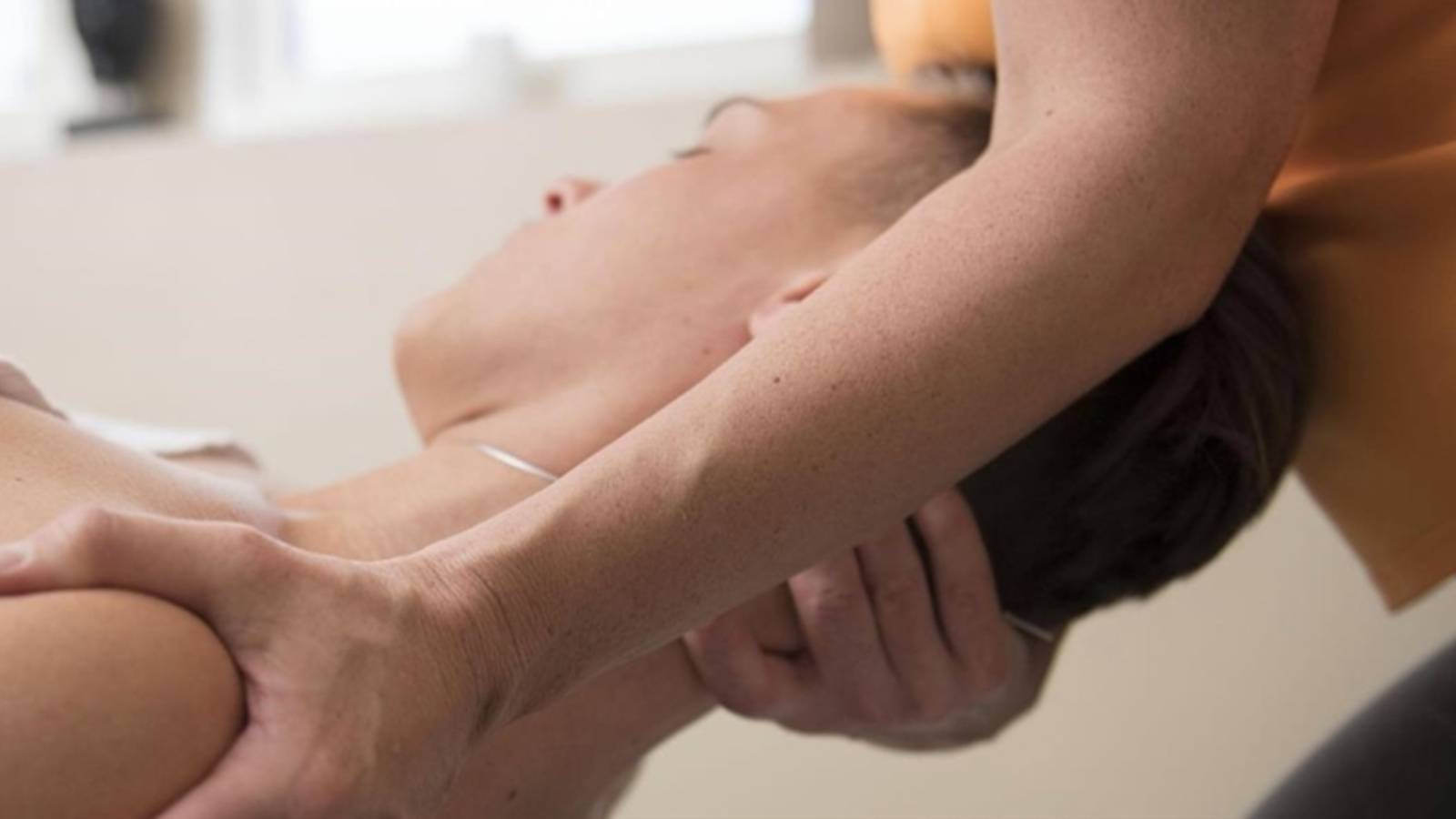 uzman olmayan kisilerin yapilan boyun masajlari genclerde inme sebebi 6IqZXcja.jpg