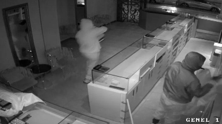 kuyumcudaki soygun kamerada 7 kilo altin boyle calindi sU1NhldH.jpg