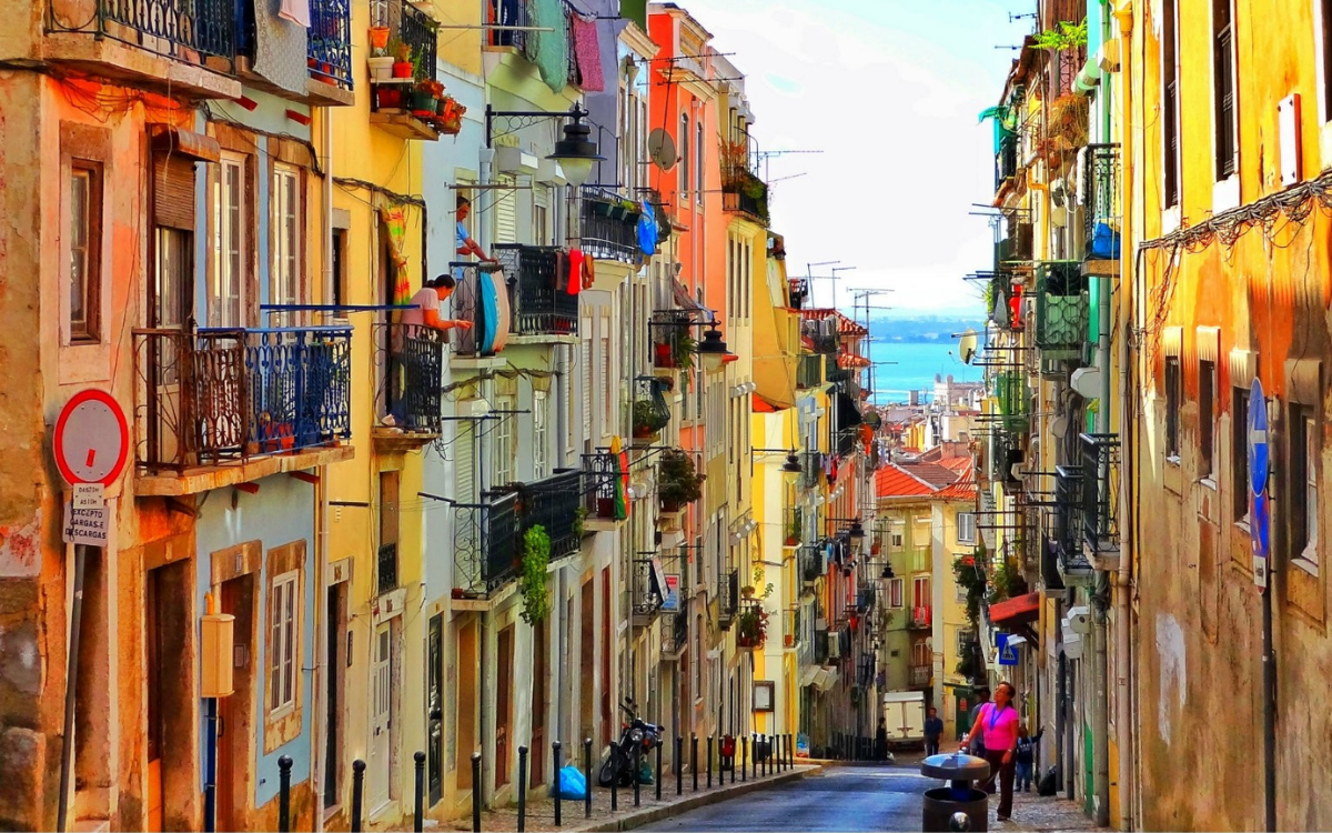 Karanfil Devrimi ve Pessoa’nın izinde Lizbon