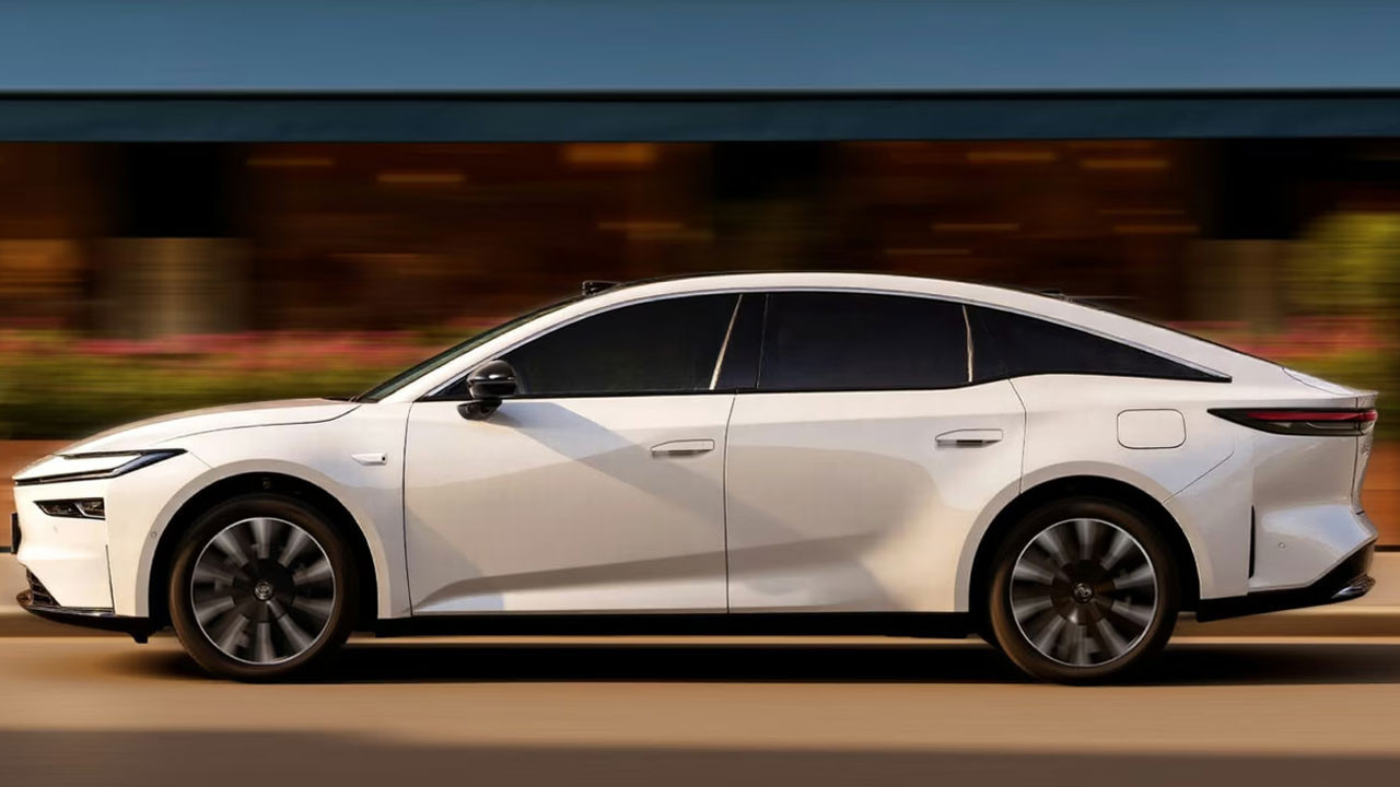 Tesla’ya dişli rakip! Toyota bZ7 hem ucuz hem daha hızlı şarj oluyor!