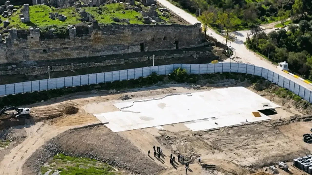 Efes antik kentine beton doktuler OJqgcuRk