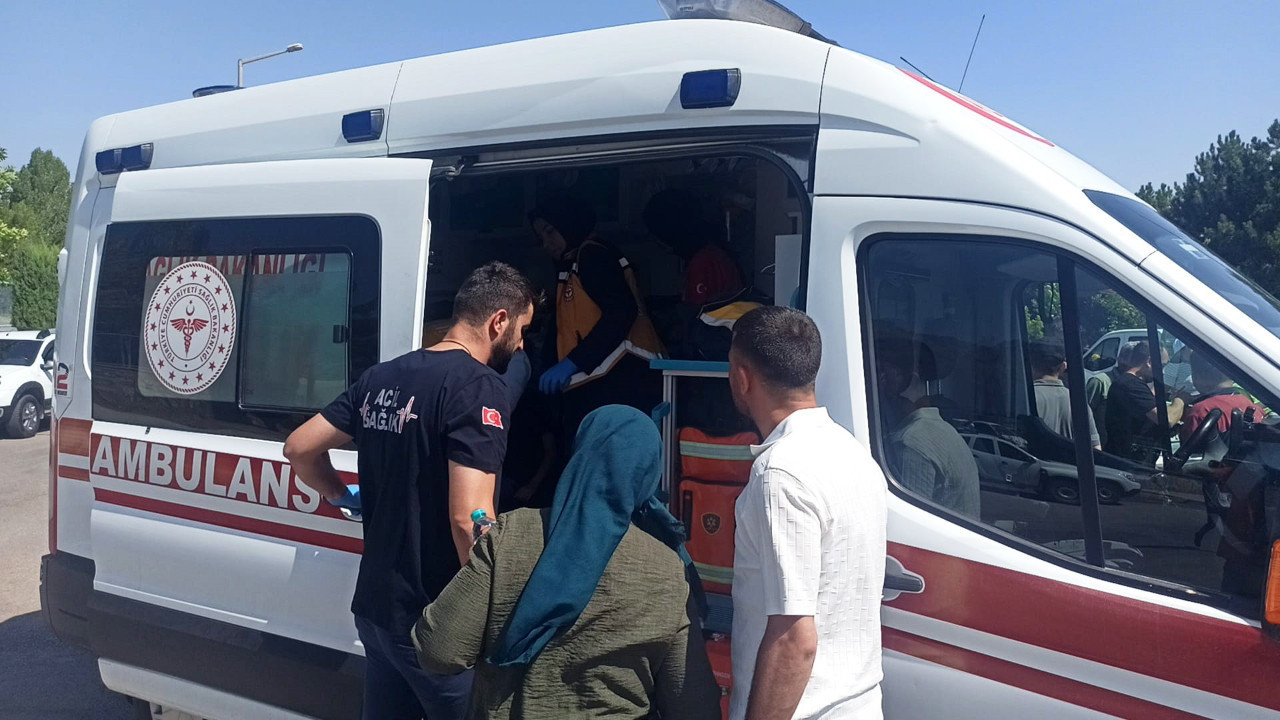 Konyada trafik kazasi 3 yarali V8qaaiFt